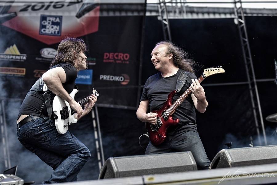 Masters Of Rock odstartovali Apocalyptica, Testament, Škwor a déšť