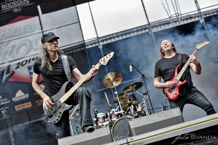 Masters Of Rock odstartovali Apocalyptica, Testament, Škwor a déšť