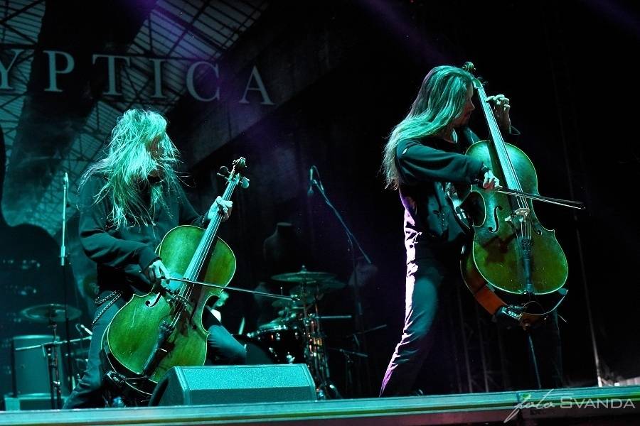 Masters Of Rock odstartovali Apocalyptica, Testament, Škwor a déšť
