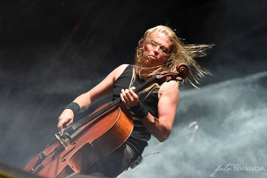 Masters Of Rock odstartovali Apocalyptica, Testament, Škwor a déšť