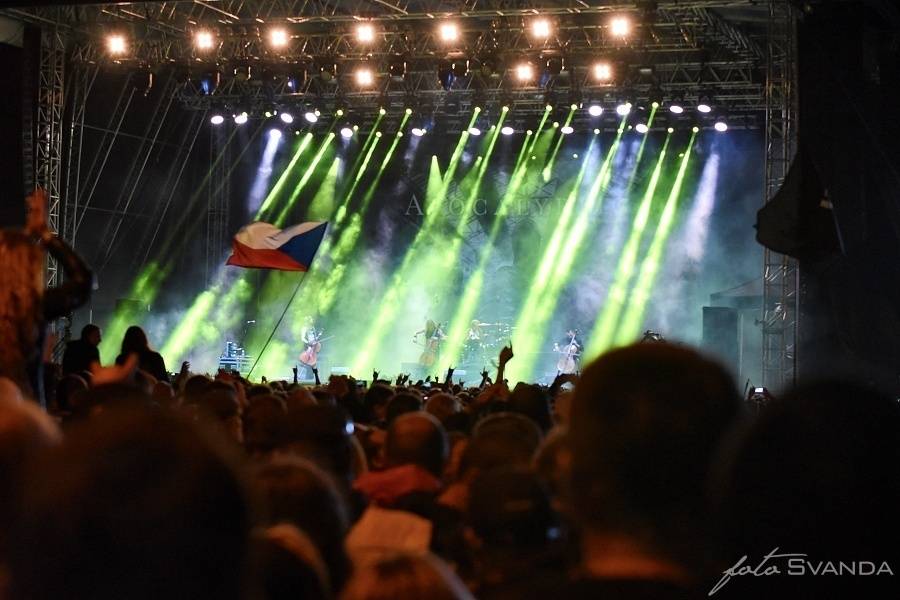 Masters Of Rock odstartovali Apocalyptica, Testament, Škwor a déšť