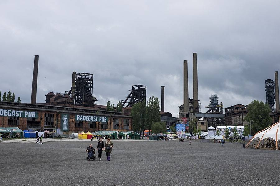 Colours Of Ostrava, den první: Déšť zábavu nepokazil, hráli Tame Impala i M83