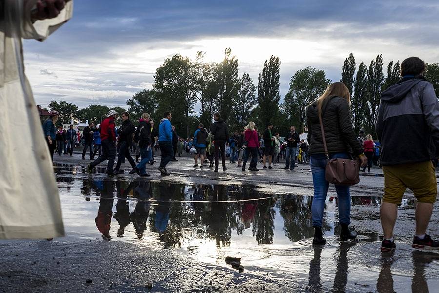 Colours Of Ostrava, den první: Déšť zábavu nepokazil, hráli Tame Impala i M83
