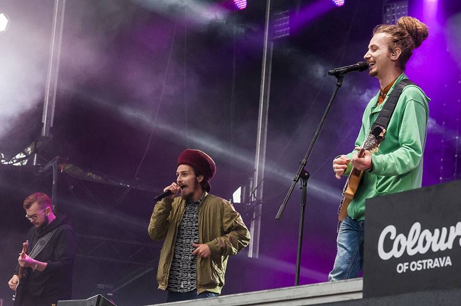 Colours Of Ostrava, den první: Déšť zábavu nepokazil, hráli Tame Impala i M83