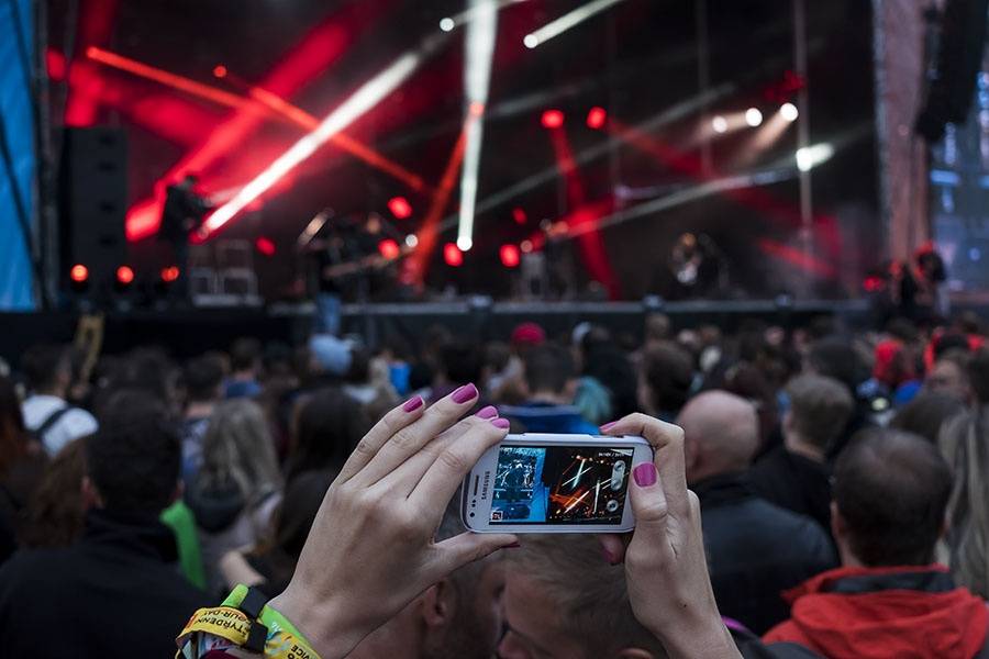 Colours Of Ostrava, den první: Déšť zábavu nepokazil, hráli Tame Impala i M83