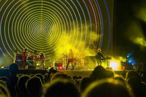 Colours Of Ostrava, den první: Déšť zábavu nepokazil, hráli Tame Impala i M83