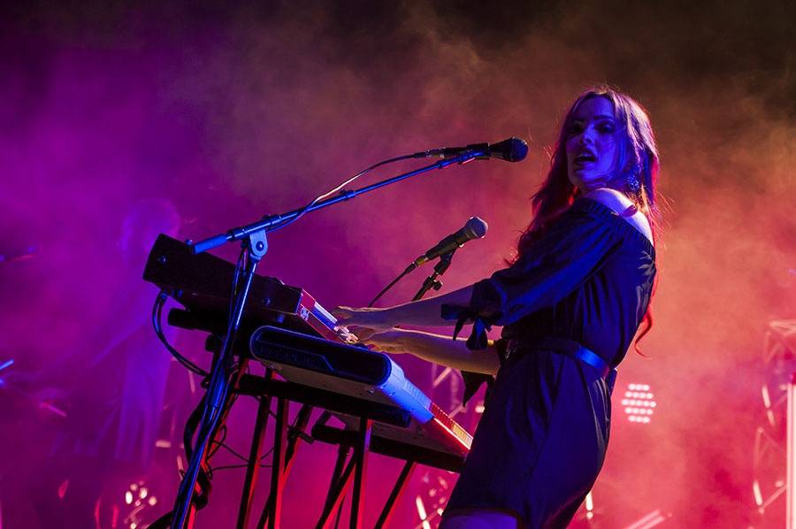 Colours Of Ostrava, den první: Déšť zábavu nepokazil, hráli Tame Impala i M83