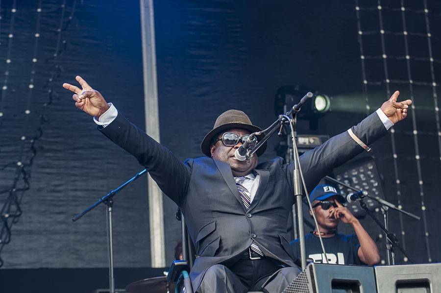 Druhý den Colours ovládli Of Monsters And Men a Aurora