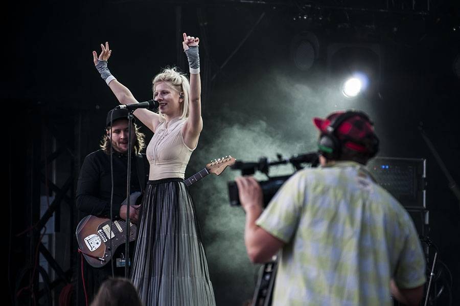 Druhý den Colours ovládli Of Monsters And Men a Aurora