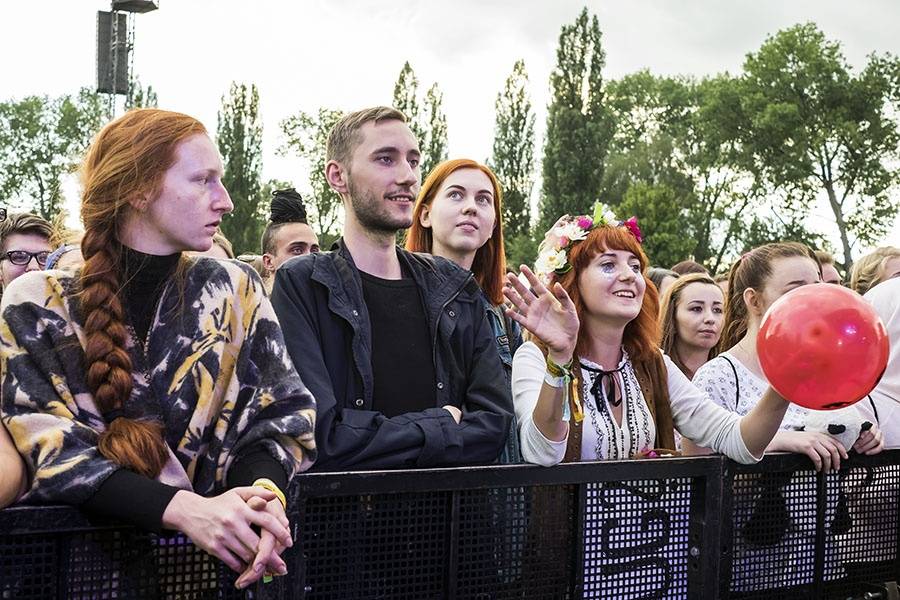 Druhý den Colours ovládli Of Monsters And Men a Aurora