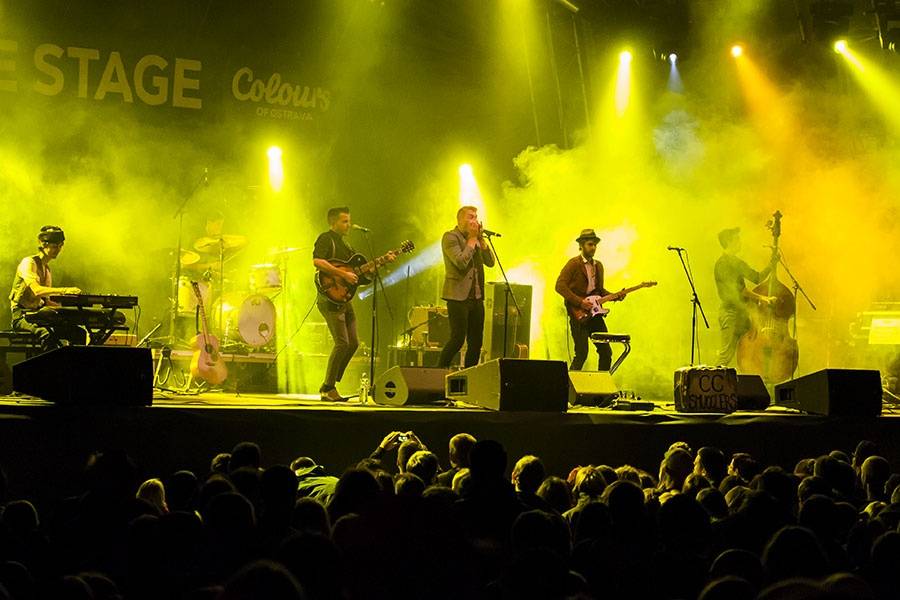 Druhý den Colours ovládli Of Monsters And Men a Aurora