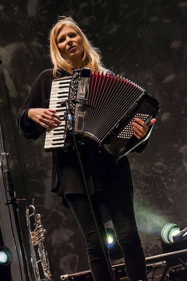 Druhý den Colours ovládli Of Monsters And Men a Aurora