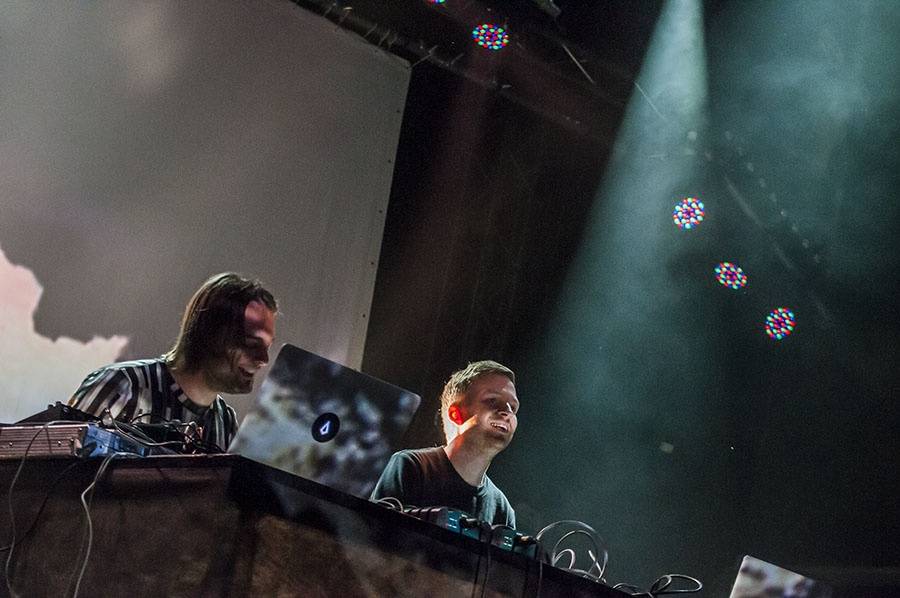 Druhý den Colours ovládli Of Monsters And Men a Aurora