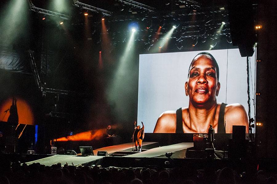 Druhý den Colours ovládli Of Monsters And Men a Aurora