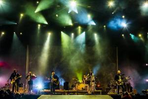 Druhý den Colours ovládli Of Monsters And Men a Aurora