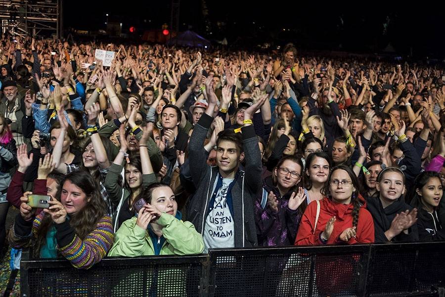 Druhý den Colours ovládli Of Monsters And Men a Aurora