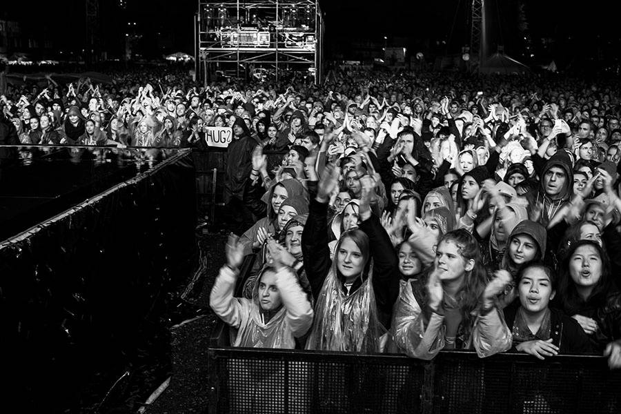 Colours Of Ostrava: Sobota opět ve znamení deště, ale i výjimečné Caro Emerald, Kodaline a Dj Boys Noize