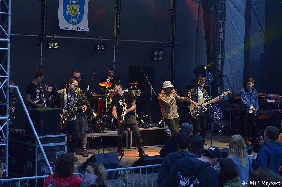 Na Stodské pouti řádili Pipes and Pints jako černá ruka