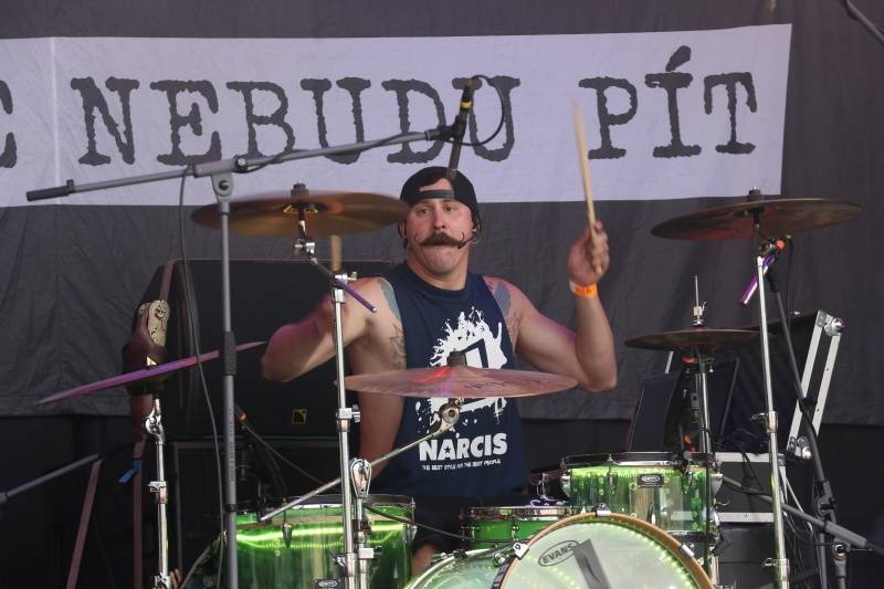 Hrady.cz začaly na Točníku: Velkolepou show obstaral Kabát, hráli i Rybičky 48 nebo Skyline