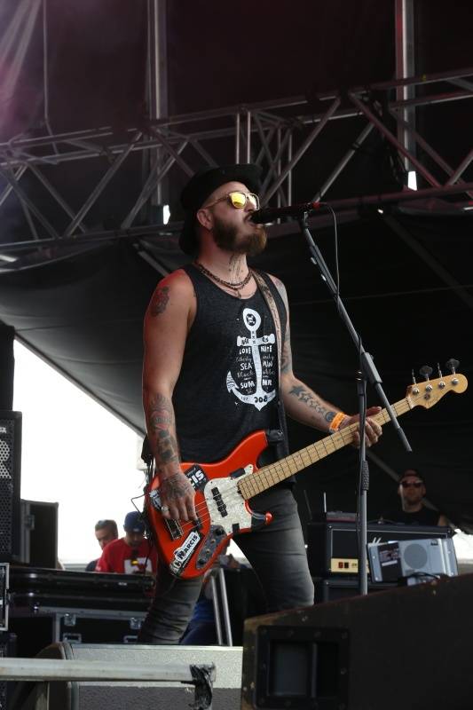 Hrady.cz začaly na Točníku: Velkolepou show obstaral Kabát, hráli i Rybičky 48 nebo Skyline