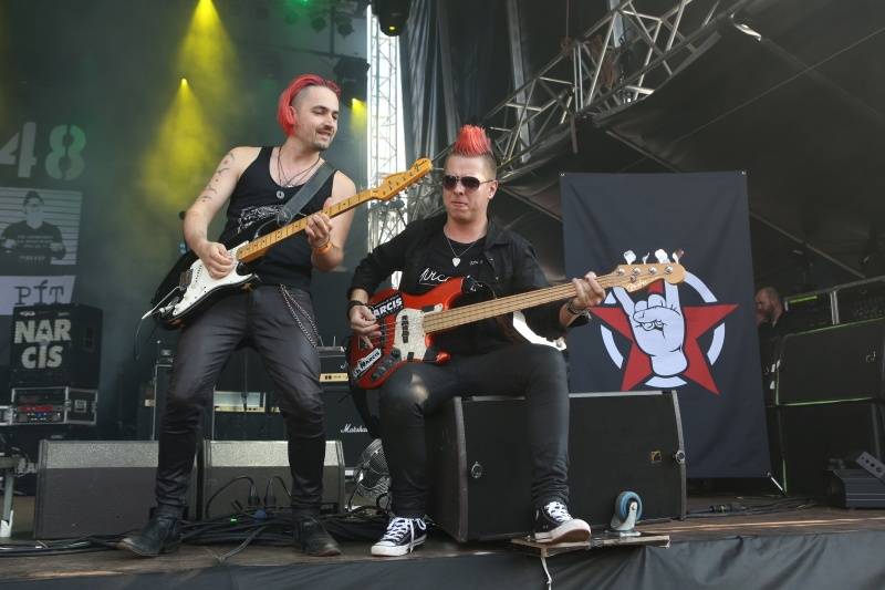 Hrady.cz začaly na Točníku: Velkolepou show obstaral Kabát, hráli i Rybičky 48 nebo Skyline