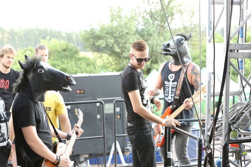 Hrady.cz začaly na Točníku: Velkolepou show obstaral Kabát, hráli i Rybičky 48 nebo Skyline