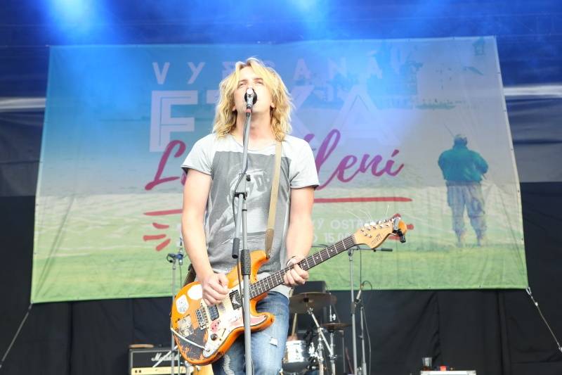 Hrady.cz začaly na Točníku: Velkolepou show obstaral Kabát, hráli i Rybičky 48 nebo Skyline