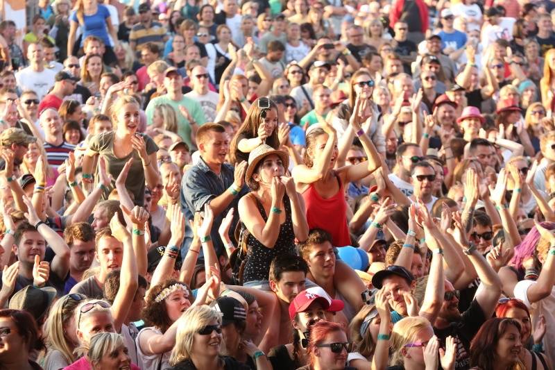 Hrady.cz začaly na Točníku: Velkolepou show obstaral Kabát, hráli i Rybičky 48 nebo Skyline