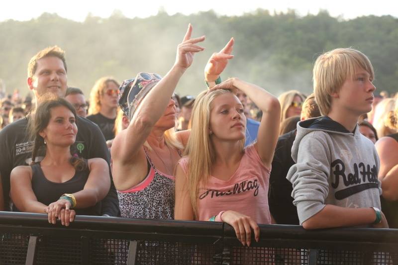 Hrady.cz začaly na Točníku: Velkolepou show obstaral Kabát, hráli i Rybičky 48 nebo Skyline