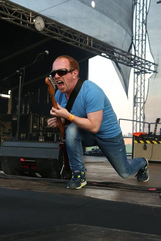 Hrady.cz začaly na Točníku: Velkolepou show obstaral Kabát, hráli i Rybičky 48 nebo Skyline