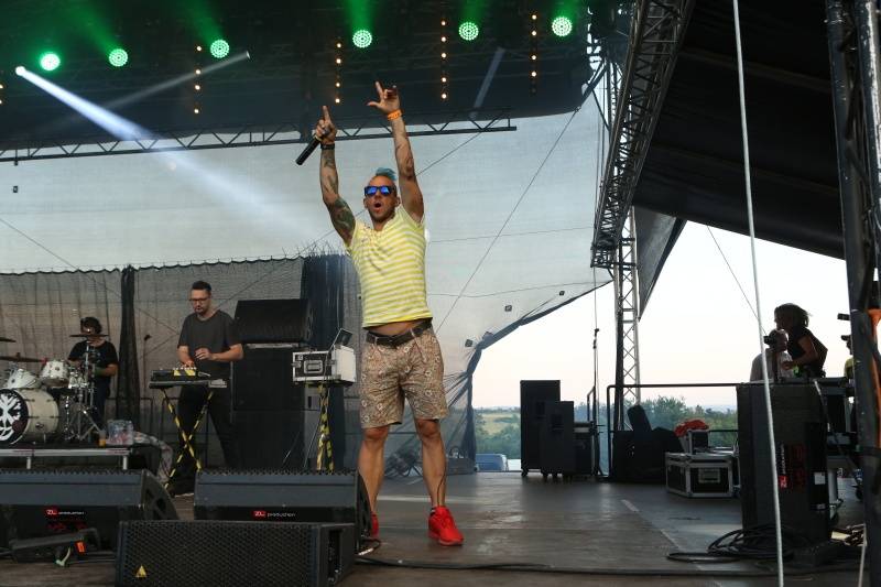 Hrady.cz začaly na Točníku: Velkolepou show obstaral Kabát, hráli i Rybičky 48 nebo Skyline