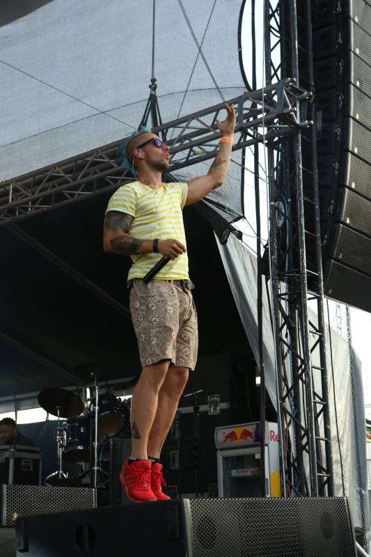 Hrady.cz začaly na Točníku: Velkolepou show obstaral Kabát, hráli i Rybičky 48 nebo Skyline