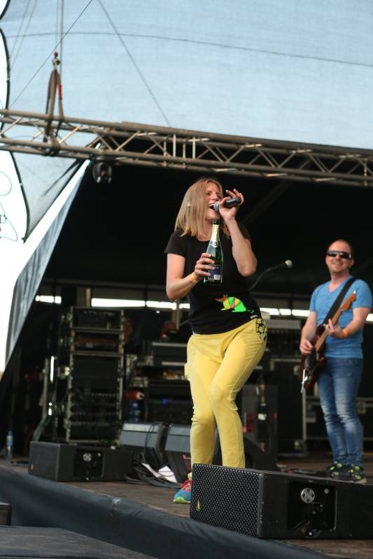 Hrady.cz začaly na Točníku: Velkolepou show obstaral Kabát, hráli i Rybičky 48 nebo Skyline