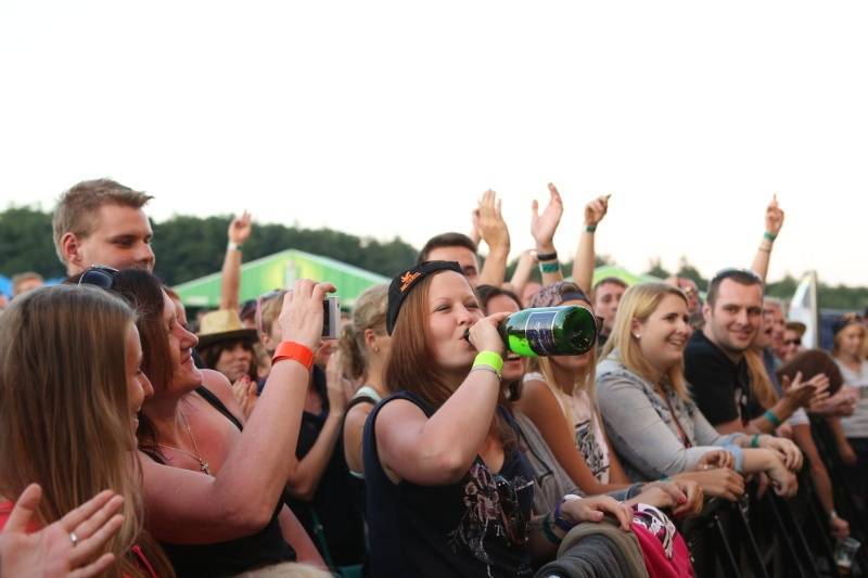 Hrady.cz začaly na Točníku: Velkolepou show obstaral Kabát, hráli i Rybičky 48 nebo Skyline