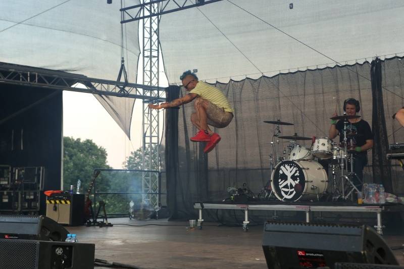 Hrady.cz začaly na Točníku: Velkolepou show obstaral Kabát, hráli i Rybičky 48 nebo Skyline