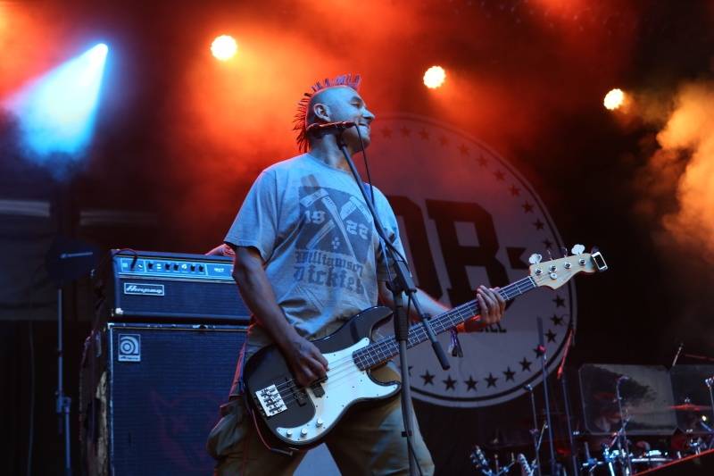 Hrady.cz začaly na Točníku: Velkolepou show obstaral Kabát, hráli i Rybičky 48 nebo Skyline