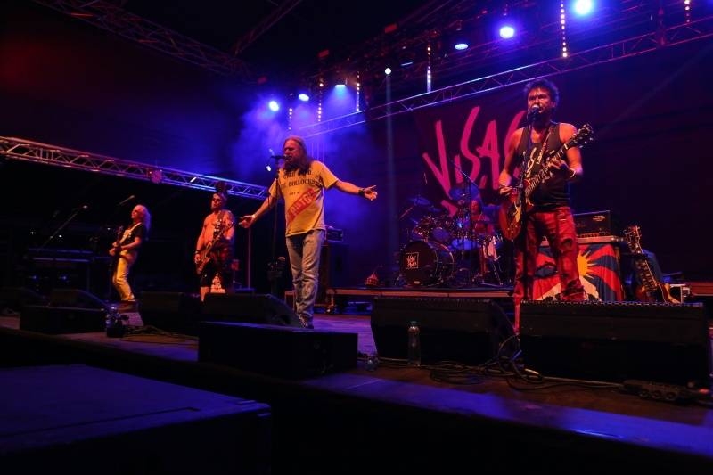 Hrady.cz začaly na Točníku: Velkolepou show obstaral Kabát, hráli i Rybičky 48 nebo Skyline