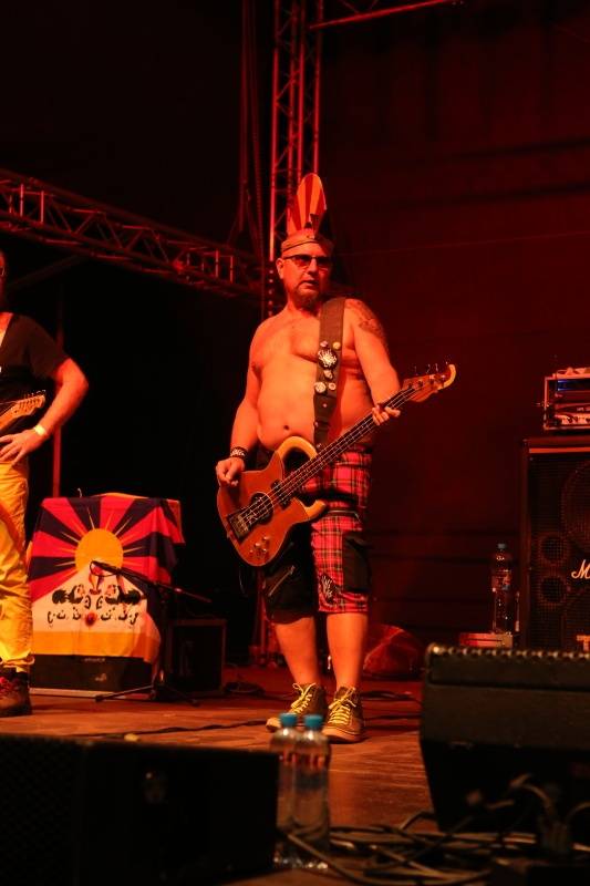 Hrady.cz začaly na Točníku: Velkolepou show obstaral Kabát, hráli i Rybičky 48 nebo Skyline