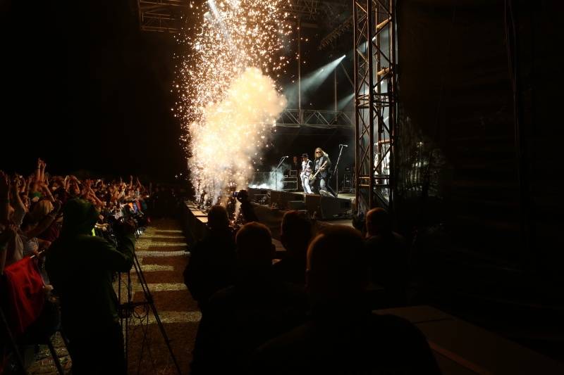 Hrady.cz začaly na Točníku: Velkolepou show obstaral Kabát, hráli i Rybičky 48 nebo Skyline