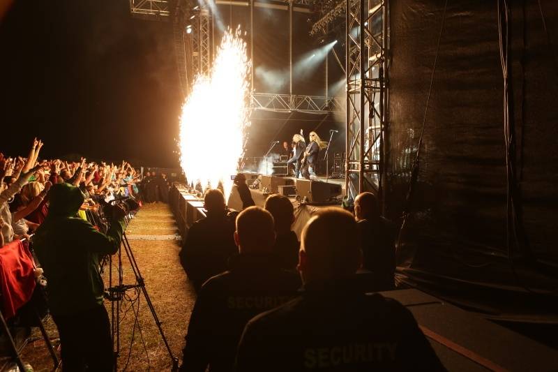 Hrady.cz začaly na Točníku: Velkolepou show obstaral Kabát, hráli i Rybičky 48 nebo Skyline