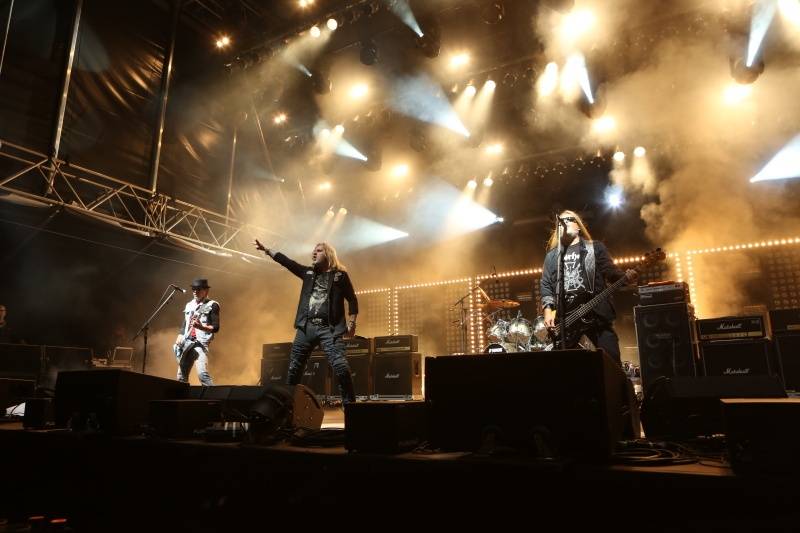 Hrady.cz začaly na Točníku: Velkolepou show obstaral Kabát, hráli i Rybičky 48 nebo Skyline