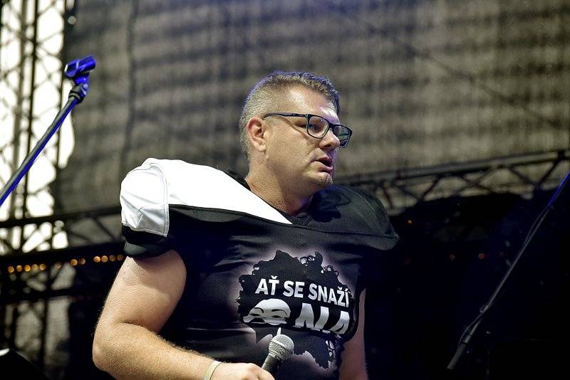 Třetí den Colours: Výtečná Caro Emerald, nudní Kodaline a vytrvalý déšť