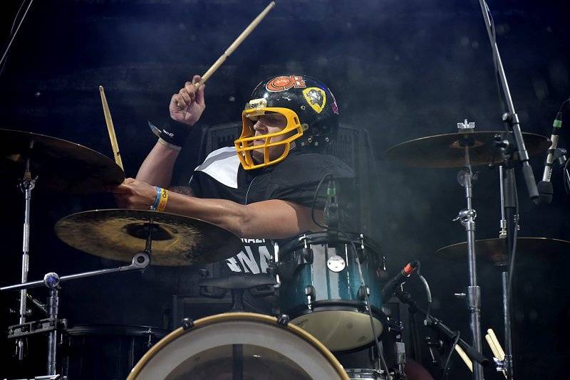 Třetí den Colours: Výtečná Caro Emerald, nudní Kodaline a vytrvalý déšť