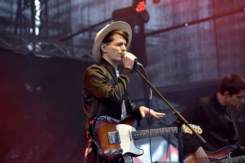 Třetí den Colours: Výtečná Caro Emerald, nudní Kodaline a vytrvalý déšť