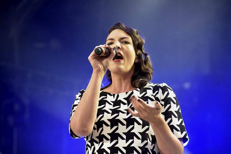 Třetí den Colours: Výtečná Caro Emerald, nudní Kodaline a vytrvalý déšť