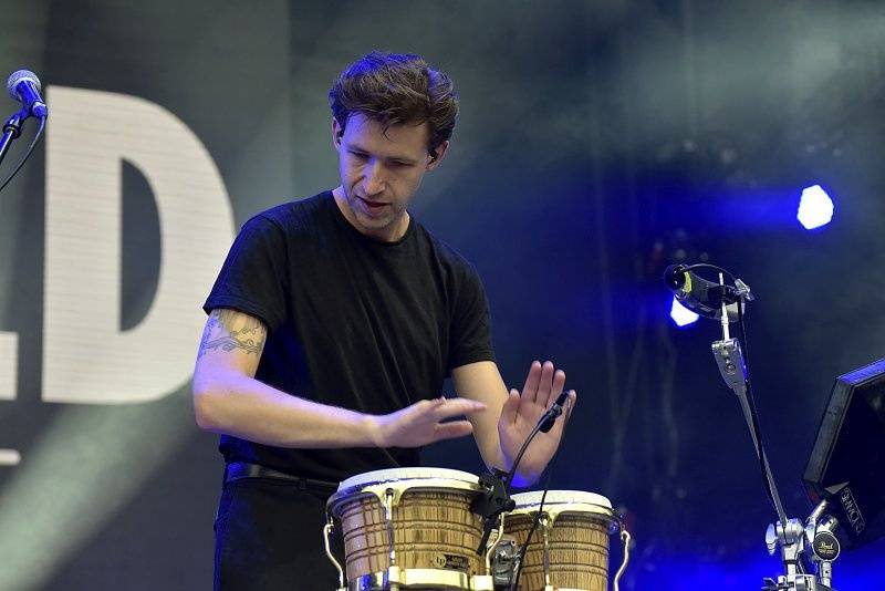 Třetí den Colours: Výtečná Caro Emerald, nudní Kodaline a vytrvalý déšť