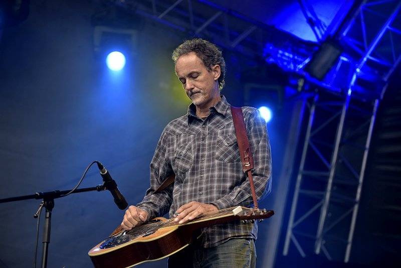 Třetí den Colours: Výtečná Caro Emerald, nudní Kodaline a vytrvalý déšť