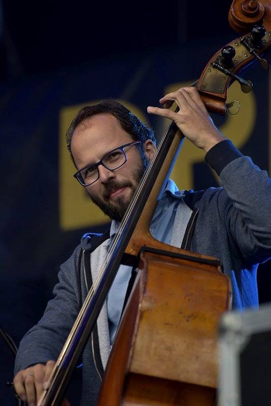 Třetí den Colours: Výtečná Caro Emerald, nudní Kodaline a vytrvalý déšť