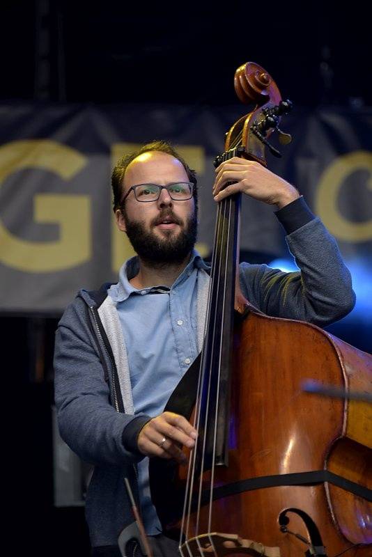 Třetí den Colours: Výtečná Caro Emerald, nudní Kodaline a vytrvalý déšť