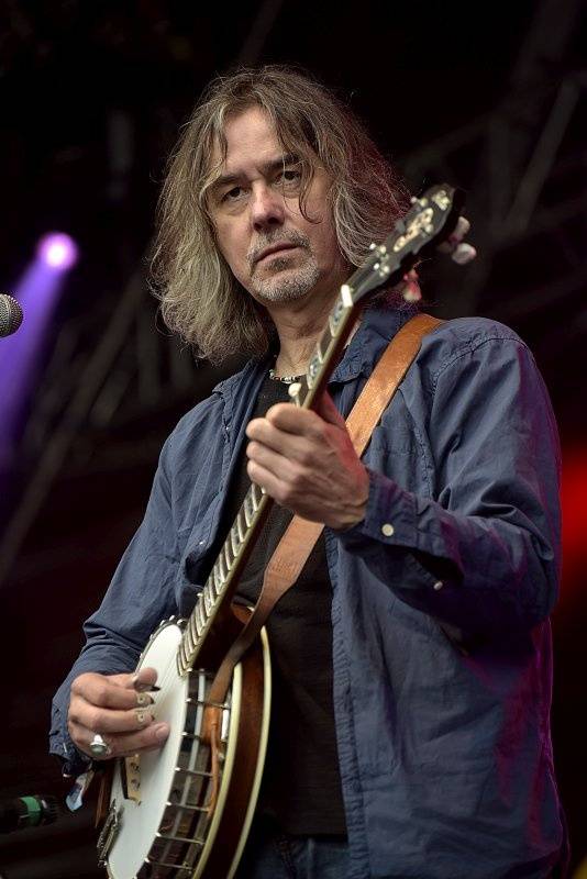 Třetí den Colours: Výtečná Caro Emerald, nudní Kodaline a vytrvalý déšť